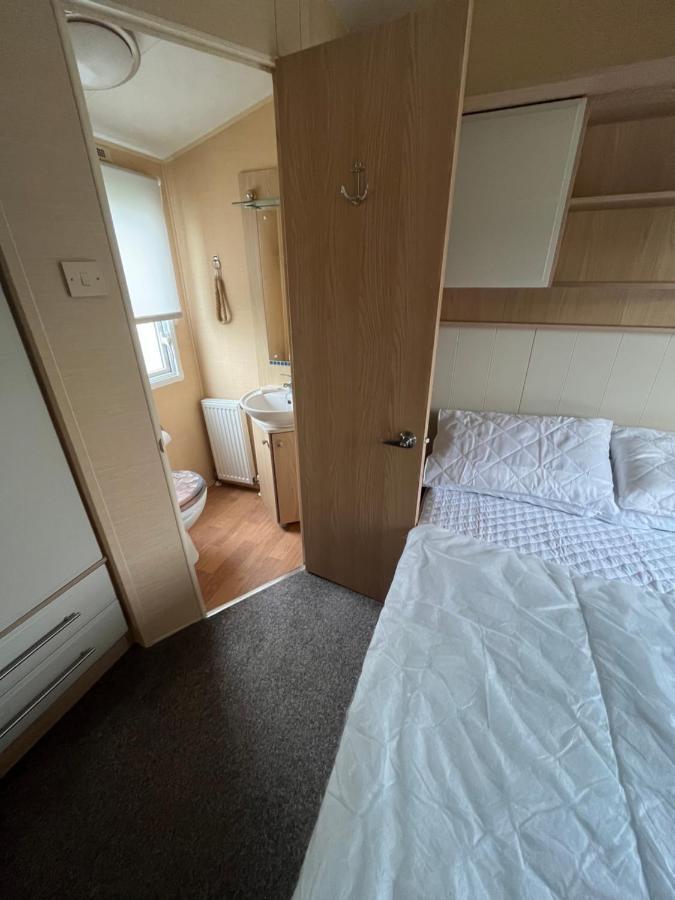 Fulmar 43 ~ Parkdean Holiday Resort Great Yarmouth Exteriör bild